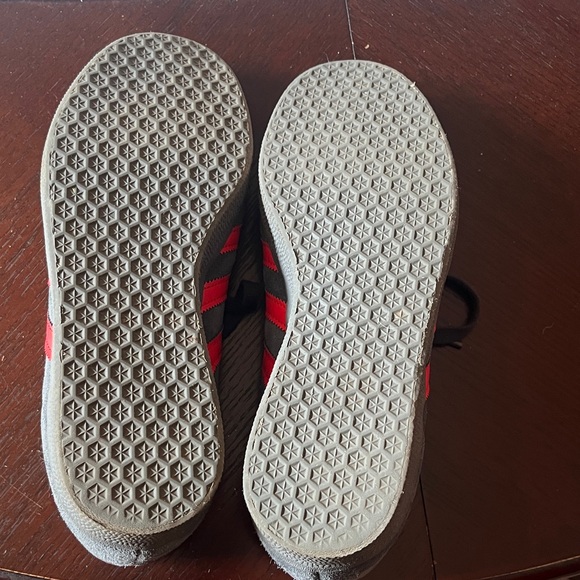 Unisex Adidas Gray and Red FC Bayern Munich Sneakers - Picture 4 of 6